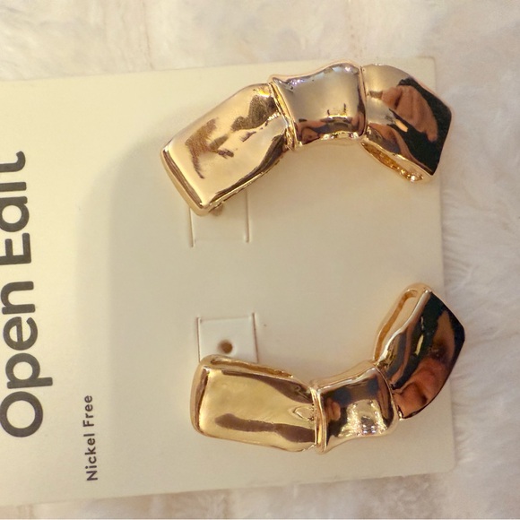 NWT-Bundle of 15 Earrings, plus one ring - MSRP $16.00 and above - Picture 13 of 17